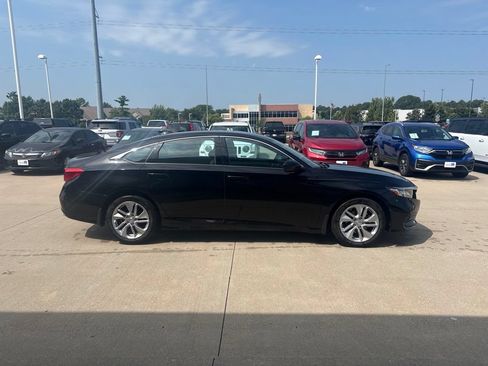 Certified 2019 Honda Accord LX image 4