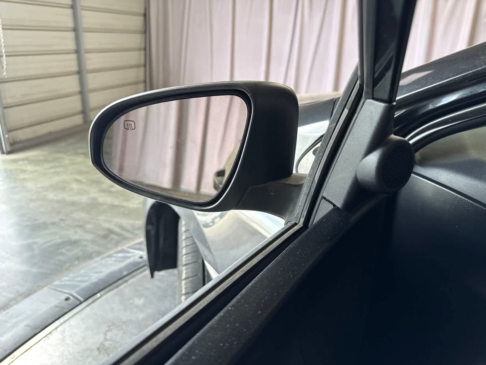 Used 2015 Toyota Corolla LE FWD image 19