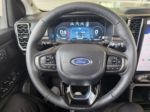 Used 2025 Ford Ranger Lariat w/ FX4 Off-Road Package AWD/4WD image 12