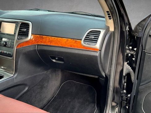 Used 2013 Jeep Grand Cherokee Overland image 25