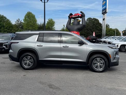 New 2026 Chevrolet Traverse LT FWD image 2