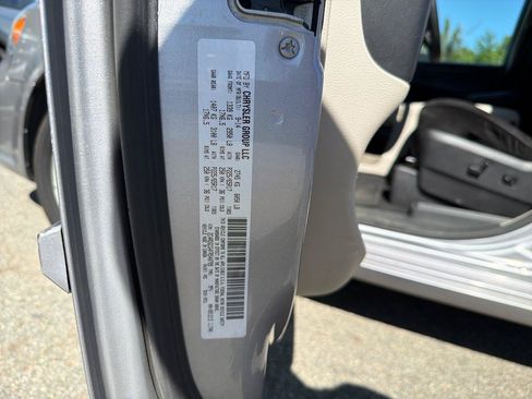 Used 2015 Dodge Grand Caravan SXT FWD image 31