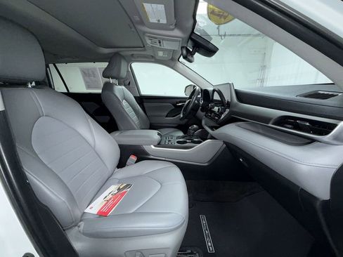 Certified 2024 Toyota Highlander XLE AWD/4WD image 6