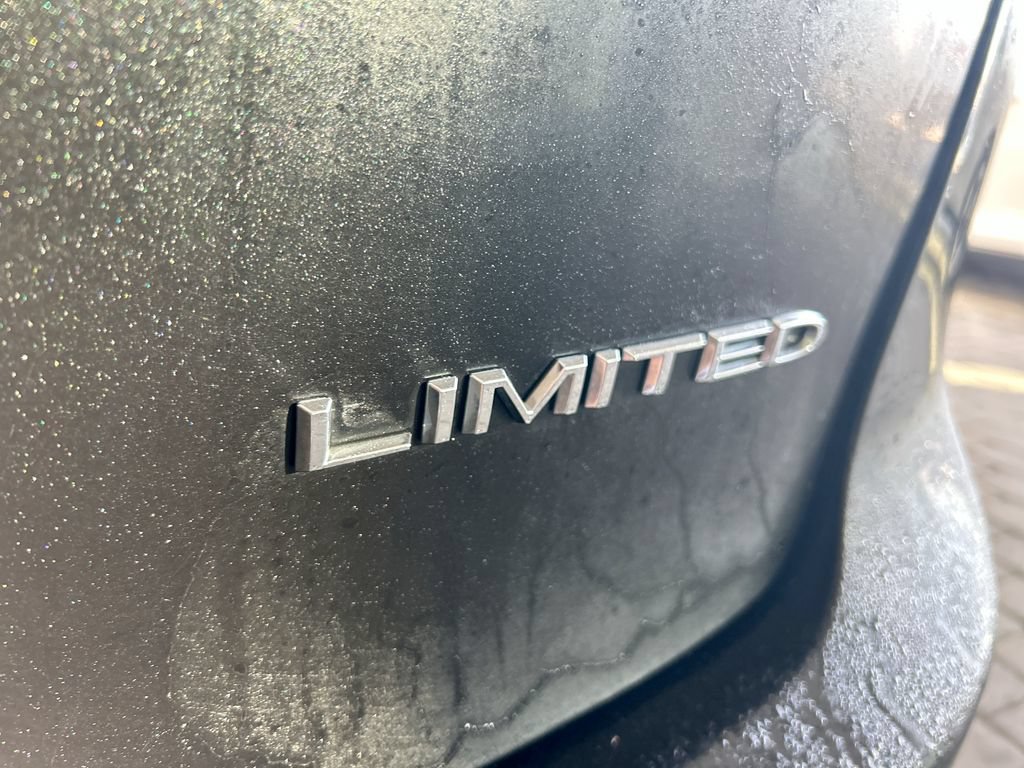Used 2023 Chrysler Pacifica Limited FWD image 52