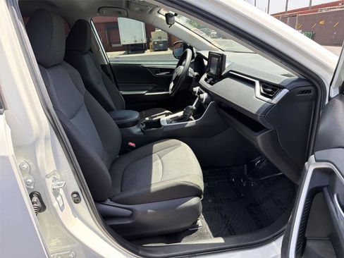 Used 2022 Toyota RAV4 XLE FWD image 15