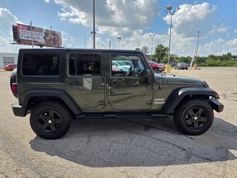 Used 2015 Jeep Wrangler Unlimited Sport w/ Quick Order Package 24S AWD/4WD image 4