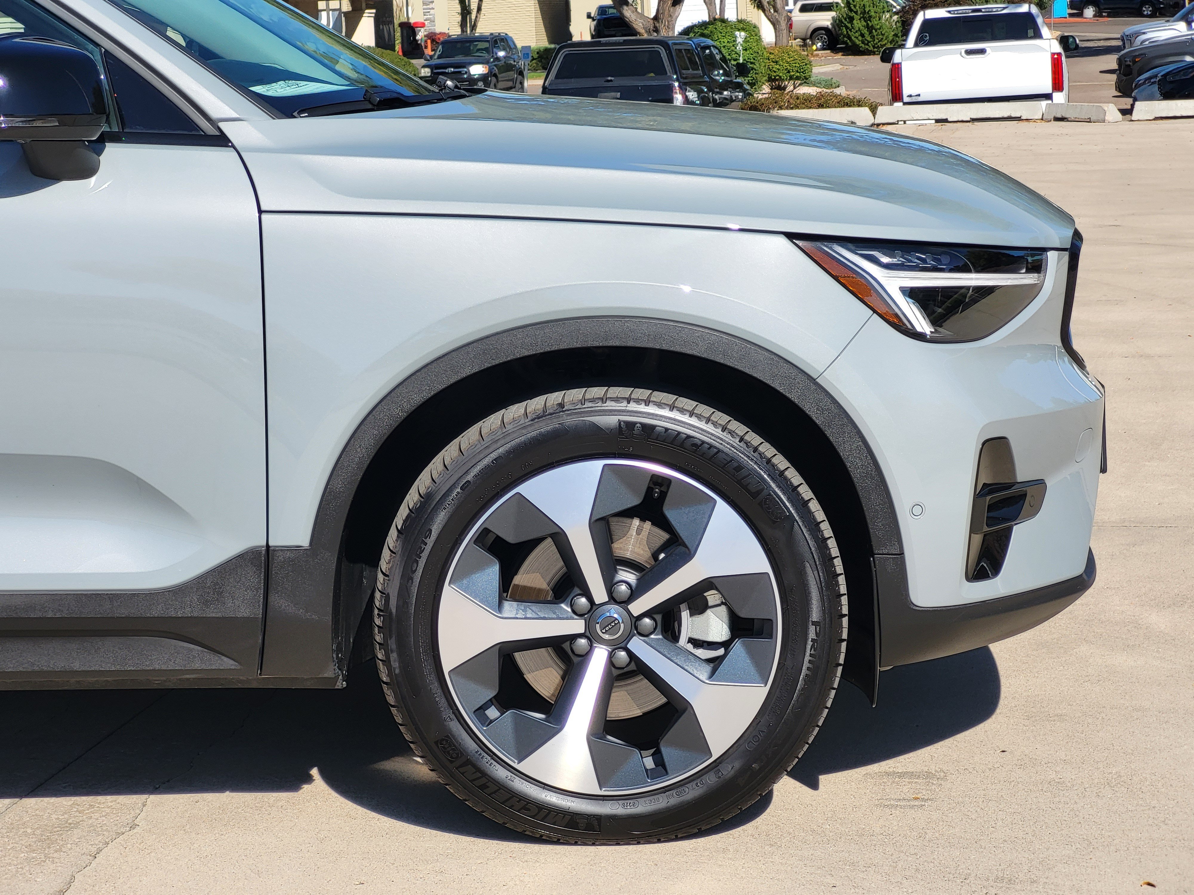 Certified 2026 Volvo XC40 B5 Plus AWD/4WD image 7