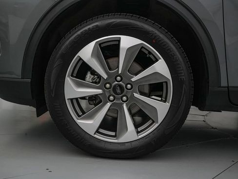Certified 2025 Ford Escape Platinum AWD/4WD image 10