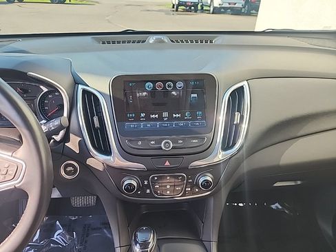 Used 2018 Chevrolet Equinox LT w/ Sun & Infotainment Package AWD/4WD image 15