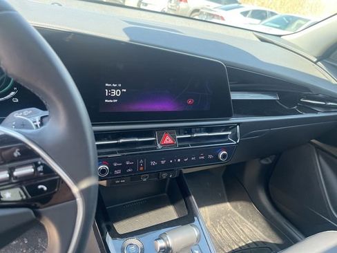 Certified 2023 Kia Niro EX Touring image 10