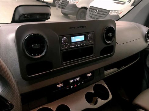 Used 2025 Mercedes-Benz Sprinter 2500 image 20