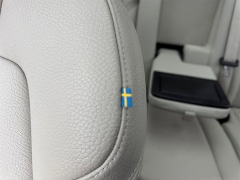 Certified 2023 Volvo XC90 B6 Core w/ Climate Package image 22