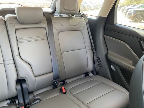 New 2026 Lincoln Corsair Premiere image 21