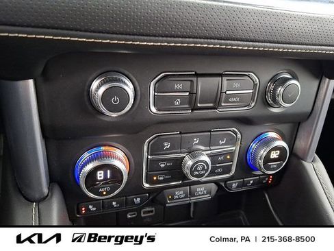 Used 2022 GMC Yukon SLT w/ SLT Luxury Package image 19