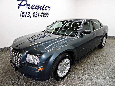 Used 2006 Chrysler 300 RWD image 1