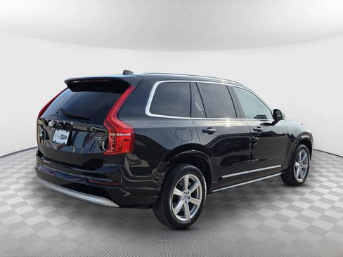 Used 2022 Volvo XC90 T5 Momentum image 5