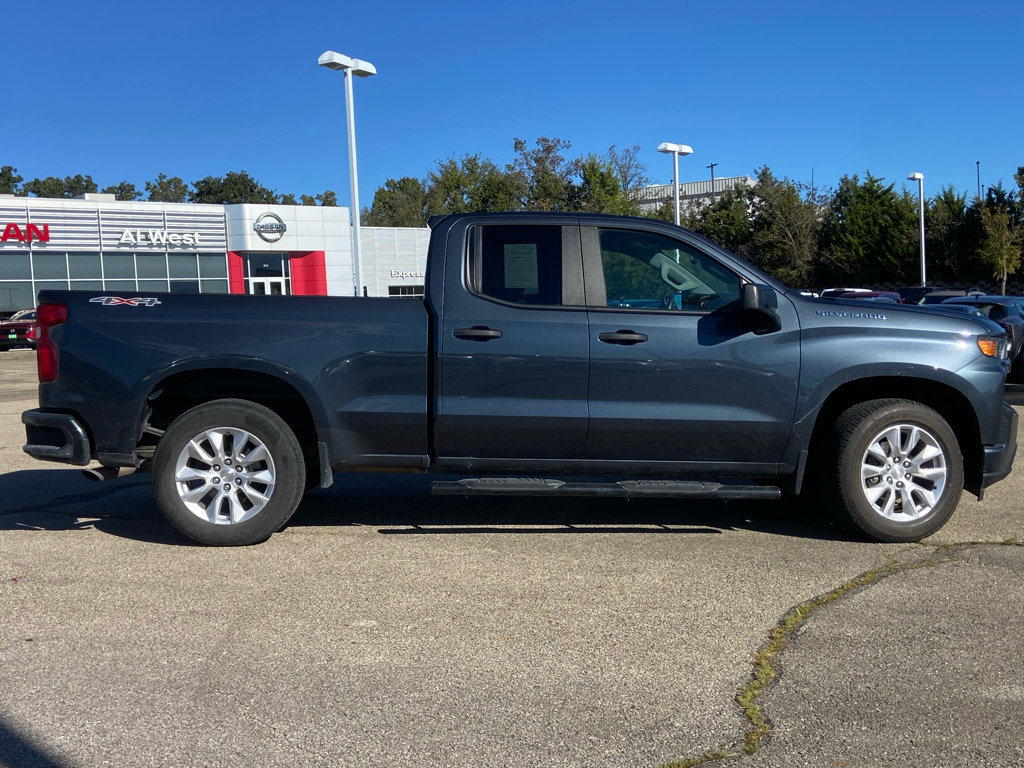 Used 2021 Chevrolet Silverado 1500 Custom w/ Safety Confidence Package AWD/4WD image 2