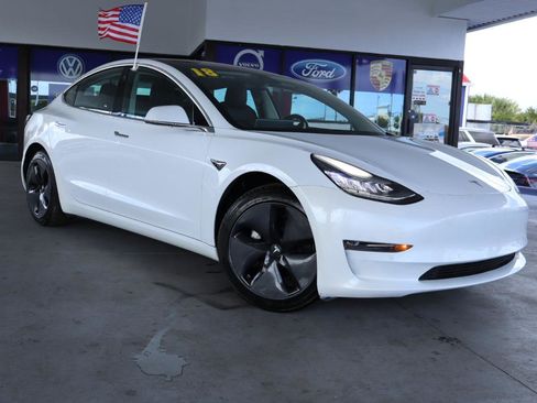 Used 2018 Tesla Model 3 Mid Range image 3