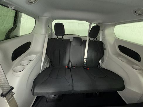 Used 2019 Chrysler Pacifica L image 22