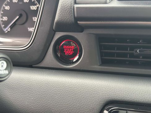 Used 2025 Honda Pilot TrailSport image 26