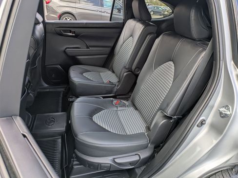 Used 2023 Toyota Highlander XSE AWD/4WD image 20