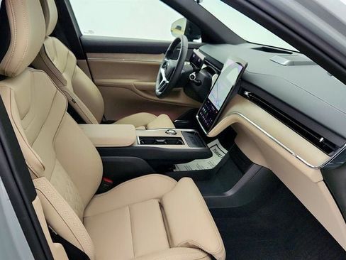 Used 2025 Volvo EX90 Ultra image 23