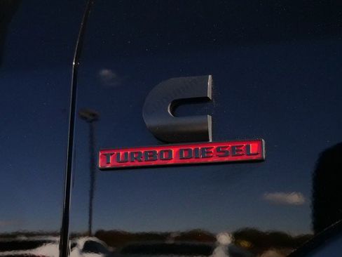 Used 2019 RAM 2500 Laramie w/ Black Appearance Package image 7