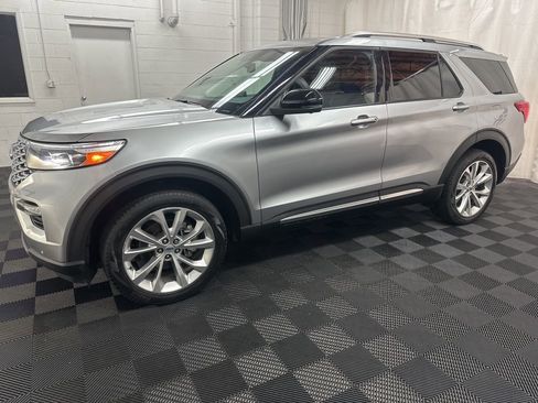 Used 2022 Ford Explorer Platinum w/ Equipment Group 601A AWD/4WD image 5