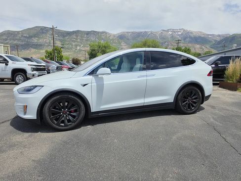Used 2020 Tesla Model X Long Range AWD/4WD image 3