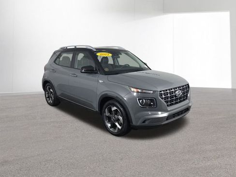Used 2022 Hyundai Venue Limited image 12