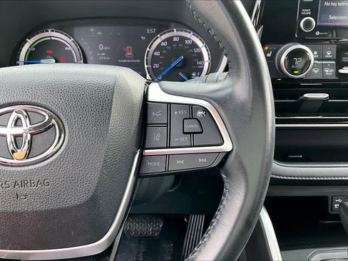 Used 2022 Toyota Highlander XLE image 25