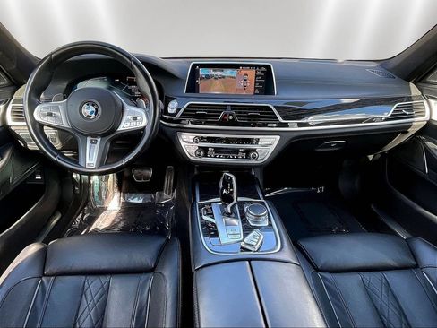 Used 2022 BMW 750i xDrive w/ M Sport Package AWD/4WD image 7