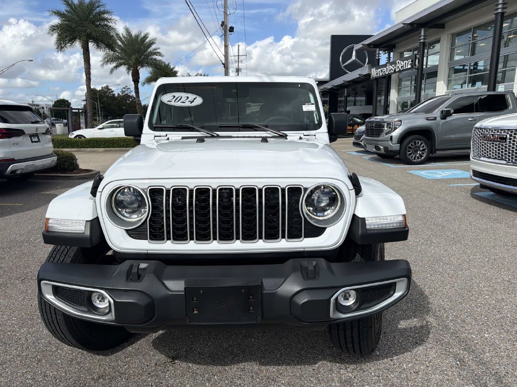 Used 2024 Jeep Wrangler Unlimited Sahara w/ Technology Group AWD/4WD image 2