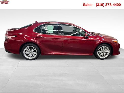 Used 2020 Toyota Camry XLE w/ Carpet Mat Package FWD image 6