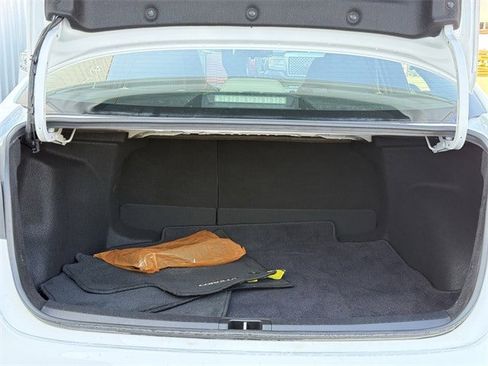 Used 2022 Toyota Corolla LE image 29