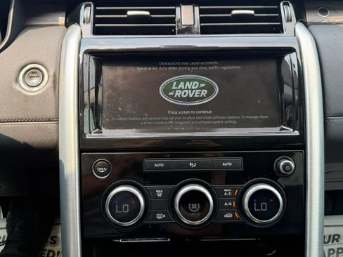 Used 2017 Land Rover Discovery HSE AWD/4WD image 26