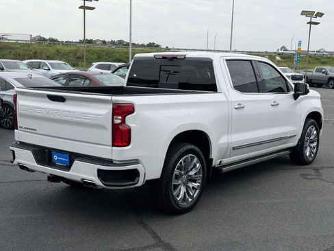 Used 2023 Chevrolet Silverado 1500 High Country w/ High Country Premium Package AWD/4WD image 2