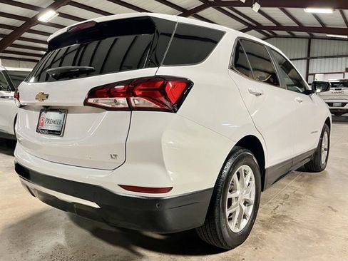 Used 2022 Chevrolet Equinox LT image 2
