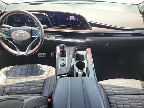 Certified 2022 Cadillac Escalade Premium Luxury Platinum AWD/4WD image 18