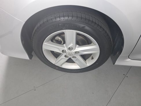 Used 2012 Toyota Camry SE FWD image 9