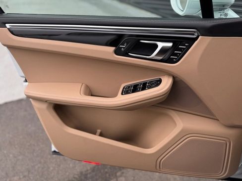 New 2026 Porsche Macan image 13