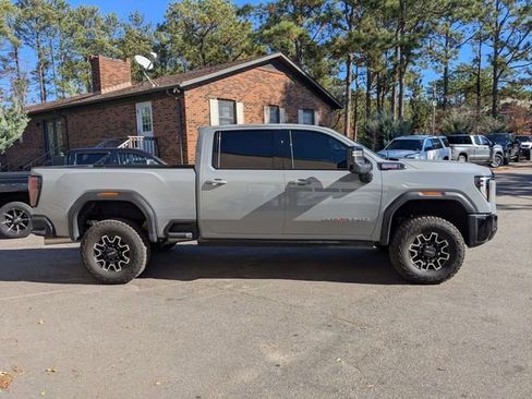 Used 2025 GMC Sierra 2500 AT4X image 2