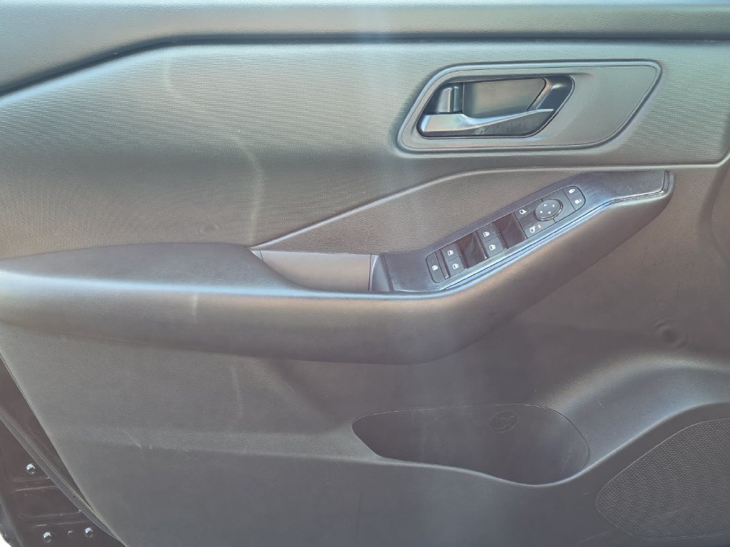 Used 2024 Nissan Rogue S AWD/4WD image 27