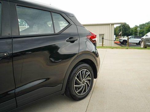 Used 2019 Nissan Kicks S FWD image 21
