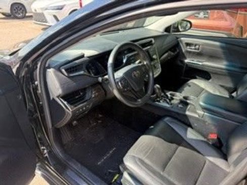 Used 2013 Toyota Avalon Limited FWD image 2