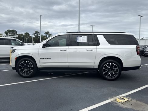 Used 2022 Chevrolet Suburban RST w/ Sport Performance Package image 12