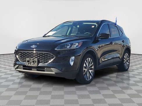 Certified 2022 Ford Escape Titanium w/ Class II Trailer Tow Package image 2