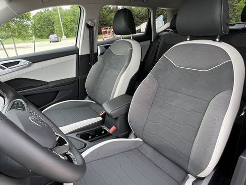 New 2025 Volkswagen Taos S image 11
