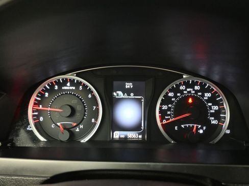 Used 2016 Toyota Camry SE w/ Protection Package (Q2) FWD image 15