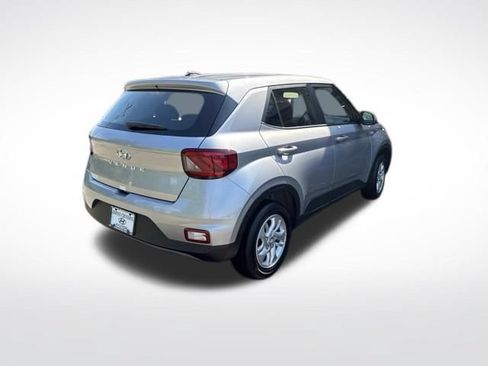Used 2026 Hyundai Venue SE FWD image 3